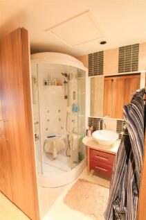 EN SUITE SHOWER ROOM