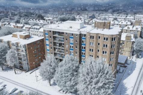 Snowy Marlborough court