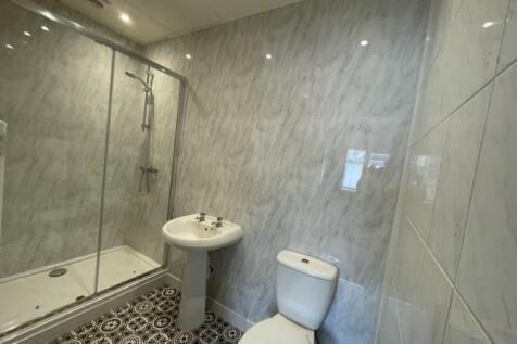 En-suite flat 2.jpg