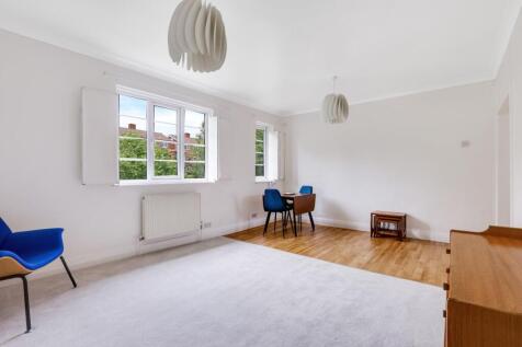 14-2b90JHPropWorld - 2 Thorpe Close10.jpg