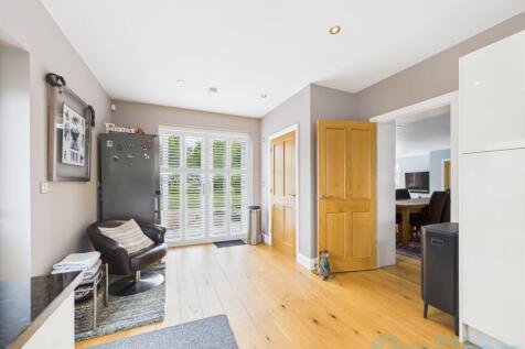 CAM04024G0-PR0028-STILL008