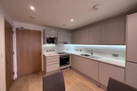2 bed 2 bath Apartment in this M1 development on the corner of Newton Street and Great Ancoats Street. Minutes walk from the Northern Quarter and Ancoats, residents enjoy on site concierge, gym and ro