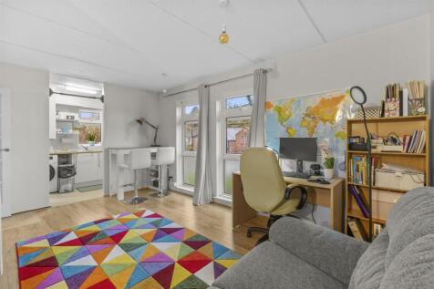 12 Baines House, Abbey Barn Rd, HP11 1RJ-5.jpg