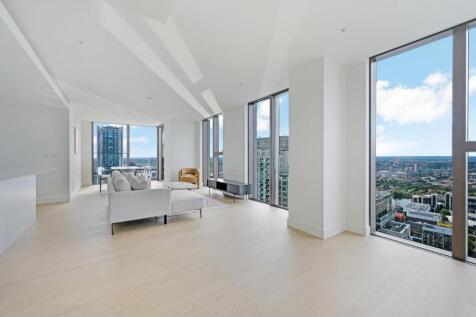 Exceptional three bedroom, two bathroom apartment with panoramic views of London located on a high floor of South Quay Plaza's Harcourt Tower. This apartment has some of the best views in the area wit