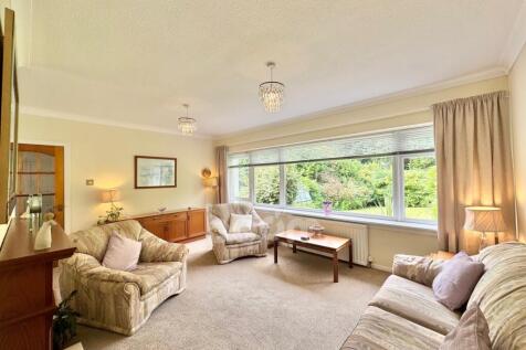 Milton Road, Kilbirnie lounge