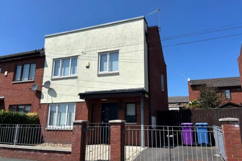 ** Zero Deposit Guarantee Available **
Available for an immediate move in is this well presented and spacious, three bedroom semi detached property located off Park Road, Dingle, L8. The property is w