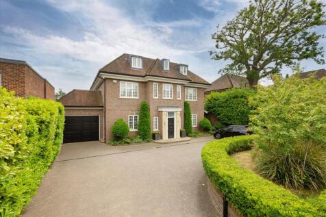 A detached, double fronted residence in Sheldon Avenue N6. A magnificent detached home that is set behind gates with a sweeping carriage driveway. This beautiful home comprises of approximately 6,870