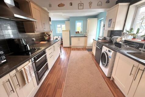 12 Knightscroft A...