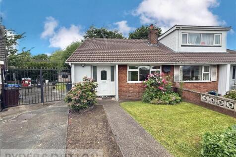 Ryder & Dutton are pleased to bring to the rental market this well-presented TWO-BEDROOM semi-detached bungalow located in the popular area of Cheetham Hill. Further benefits include access to a SHARE