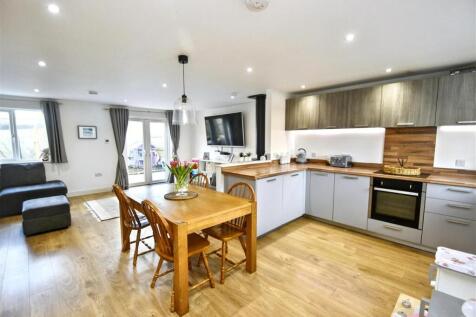 OPEN PLAN KITCHEN