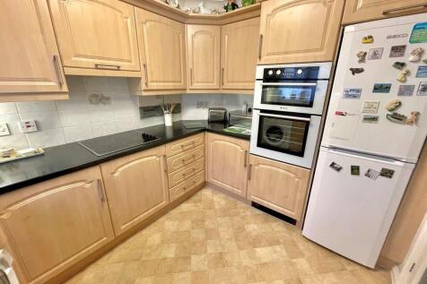 27 The Leas Kitch...