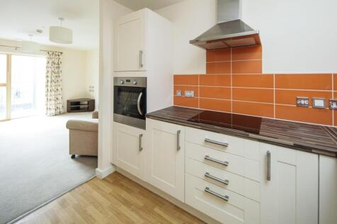 150 Queensway Court_-14.jpg