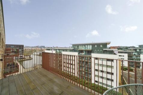 3 bed, 2 bath Flat in London - Photo 18