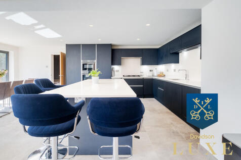 Logo Luxe (29 of ...