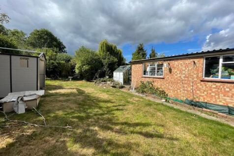 25 Elmroyd Ave Garden.jpg