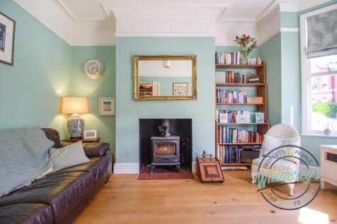 Beautiful & elegant sitting room