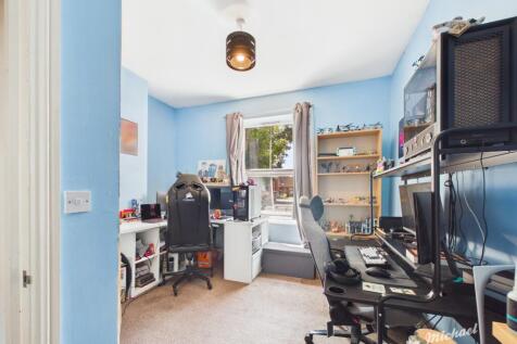 CAM02773G0-PR0444-STILL006