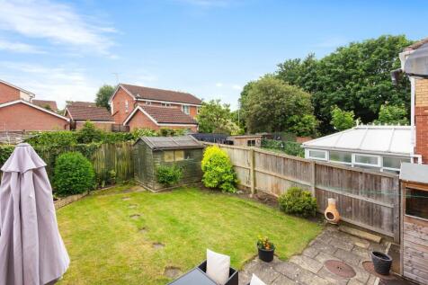 6 Hudson Close-14.jpg