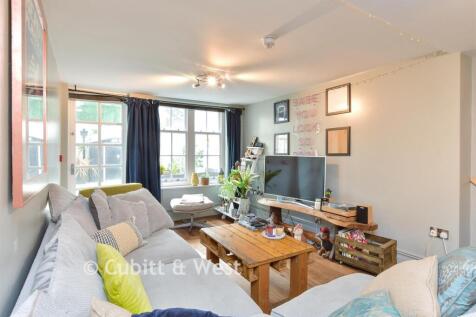 Lounge/ Kitchen