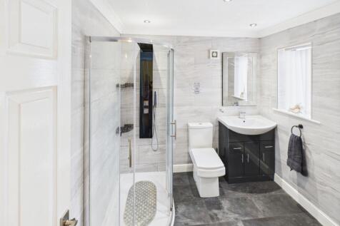 CAM04233G0-PR0027-STILL037