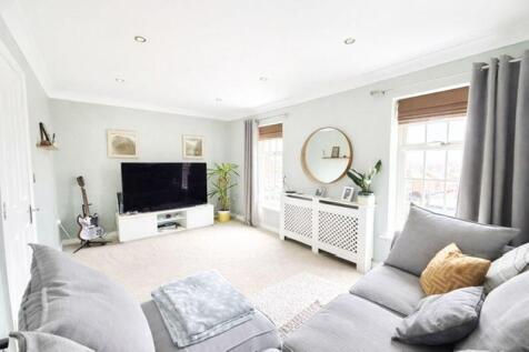 Lounge / Bedroom 4