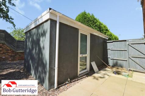 ENCLOSED REAR GARDEN