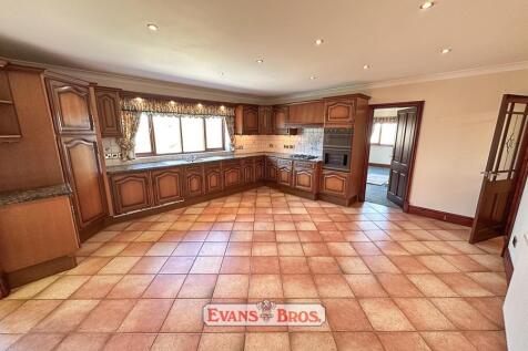KITCHEN / BREAKFAST ROOM