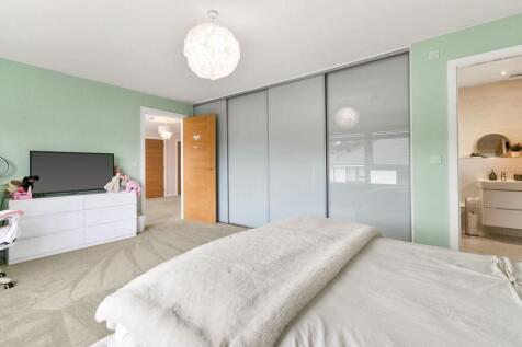 5 bed, 5 bath Detached in Glasgow - Photo 22