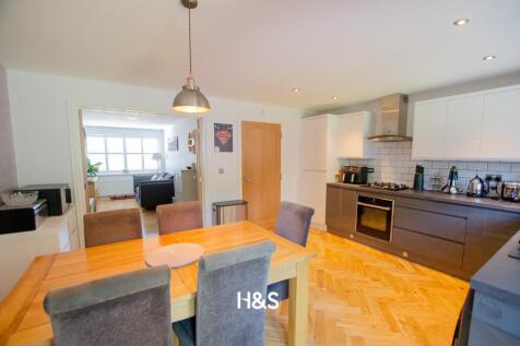 41 Snitterfield - Kitchen3.jpg