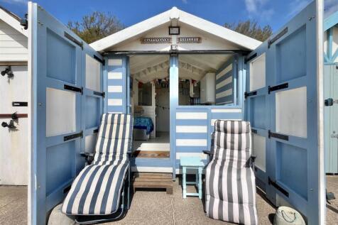 BEACH HUT