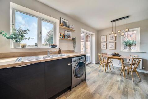 7 Poplar Close, Overseal