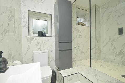 resizedShowerRoom.jpg