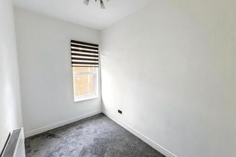 Bedroom 3 (4).jpg