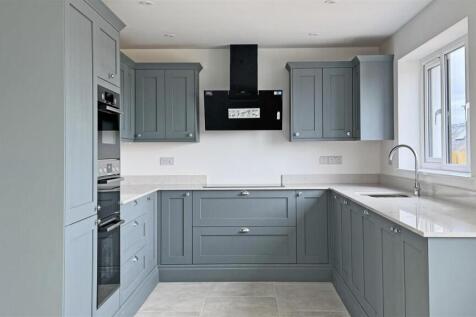 Kitchen 2.jpg