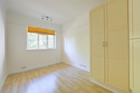 Bedroom (Medium).jpg