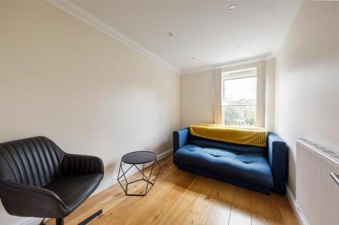 Churchfields, E18