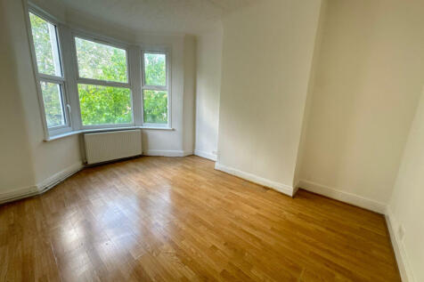 3-bedroom Flat near Leyton