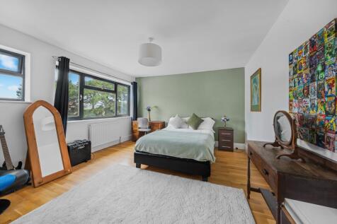 5 bed, 4 bath Detached in Bristol - Photo 10