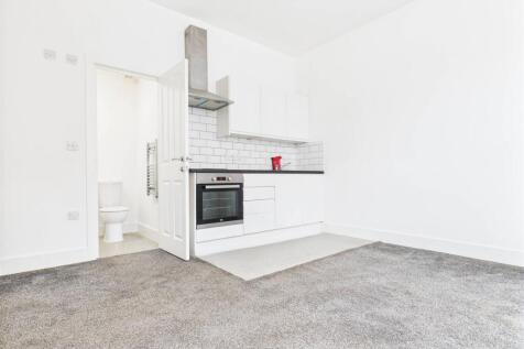 Studio Room: Kitchen