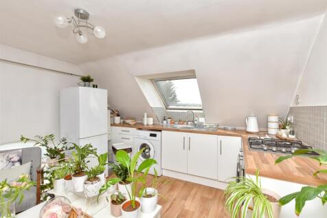 Bedroom/ Kitchen/ Living Area
