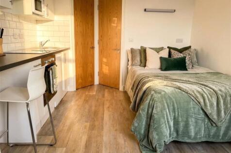 Key features: 5 minute walk to UoB, modern, self contained. This MODERN studio apartment, newly built in 2022, offers STYLISH, self contained living right on The Triangle — just a 2 minute walk from s
