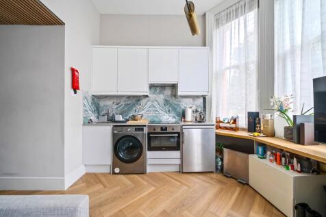 SHORT LET - Modern Studio to Rent