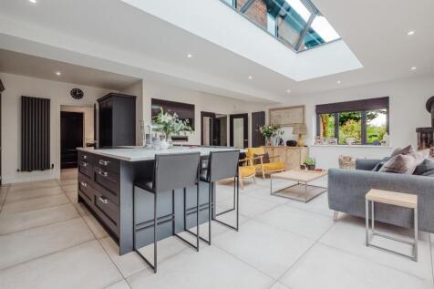 Dining Kitchen & Family Room