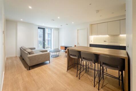 Available Now | Luxury Three Bedroom, Three Bathroom Apartment| Premium Resident Amenities | 24-Hour Concierge | Gym & 2 Large Co-Working Spaces with Meeting Rooms | Exclusive Lounge.35 Residents' Bar