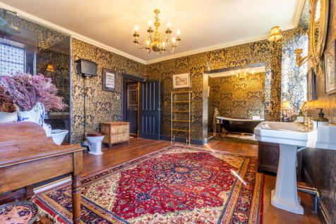 En-suite to Maste...