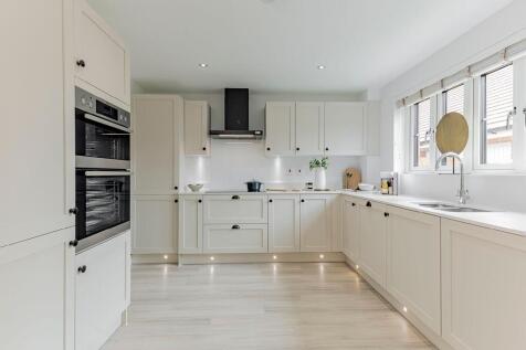 Large spacious kitchen perfect for socialising and entertaining