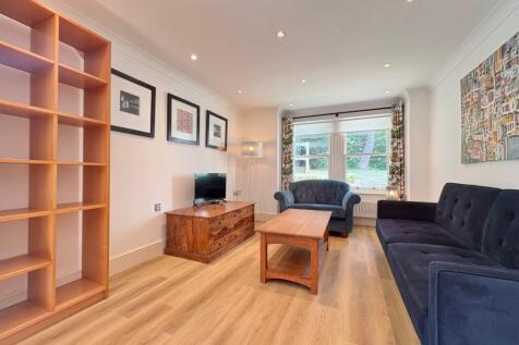 DEPOSIT FREE OPTION AVAILABLE! This beautifully presented TWO BEDROOM ground floor apartment is set in a prime Headingley location a stone's throw from local amenities and transport links serving the