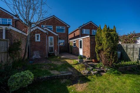 4 Easthall Close Rear.jpg