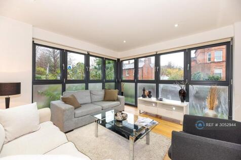 2 Bedroom Flat in KT6 4TW