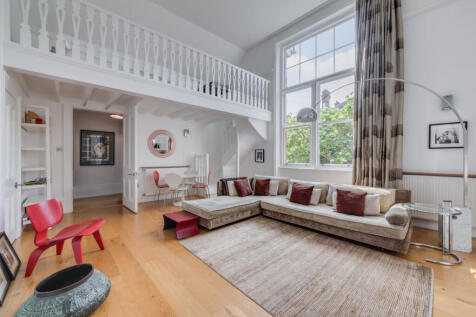 SHORT LET - This stunning and rare to find two bedroom Mews house in the heart of Primrose Hill. The property comprises; spacious reception room, separate kitchen, large bedroom, mezzanine room and ba